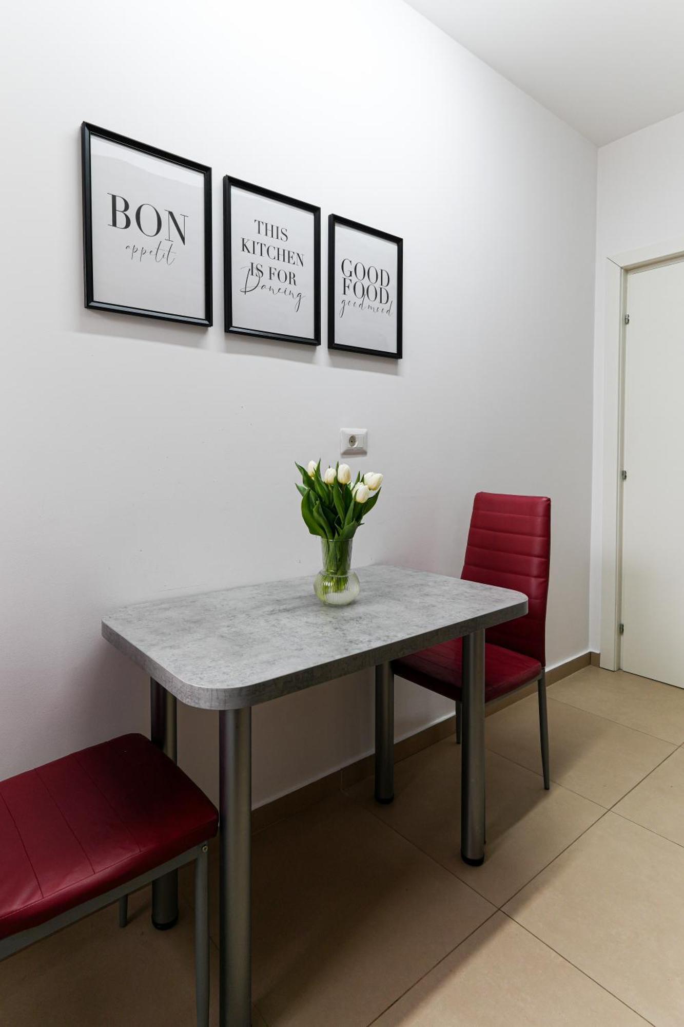 Amalia - Quiet 1Br Apartment With Parking & Wi-Fi Bucharest Exterior photo